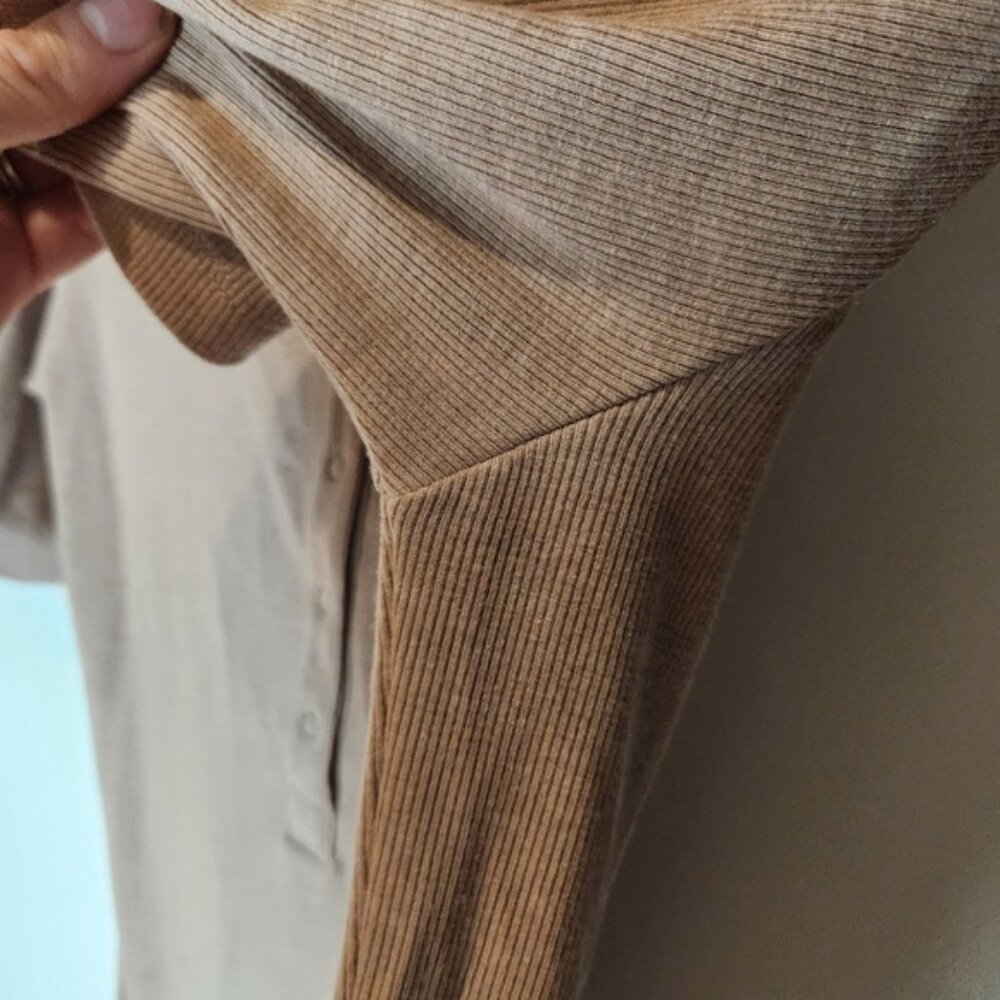 Mondetta‎ small euc Beige Ribbed Henley Top - Picture 2 of 7
